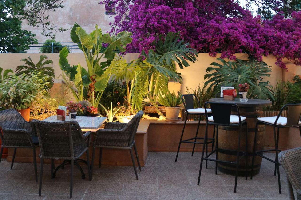 Couette-café Nadal 2*